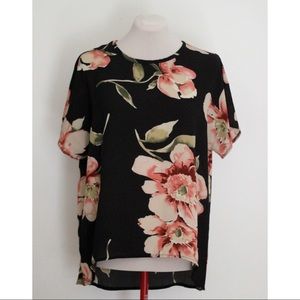 SHEIN Tops - NWOT Floral Dip Hem Top Sz L SHEIN Tops - NWOT Floral Dip Hem Top Sz L